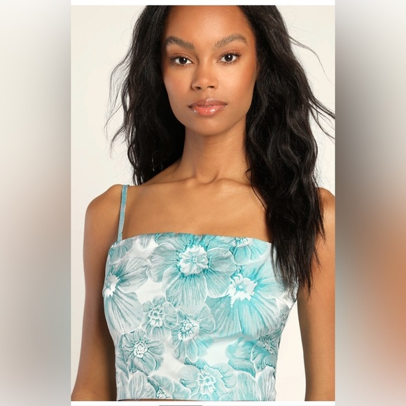 BNWT Lulus Blossom Blue Floral Jacquard crop Top size M - Picture 4 of 5